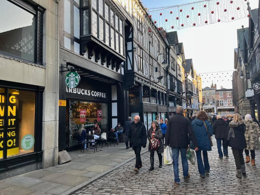 Romance On The Rows - Hot Tub City Centre Chester Exteriör bild