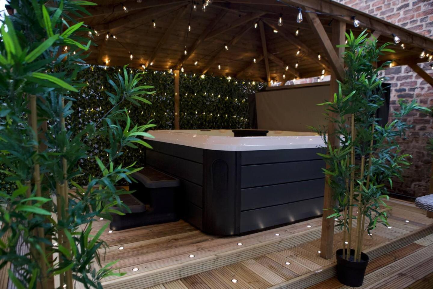 Romance On The Rows - Hot Tub City Centre Chester Exteriör bild