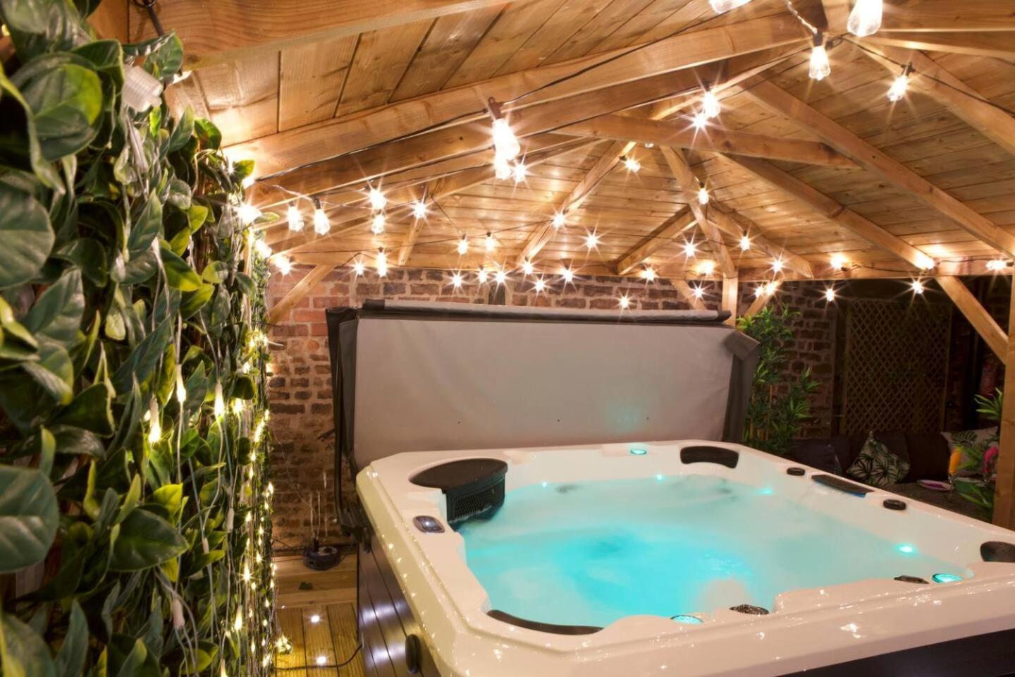 Romance On The Rows - Hot Tub City Centre Chester Exteriör bild