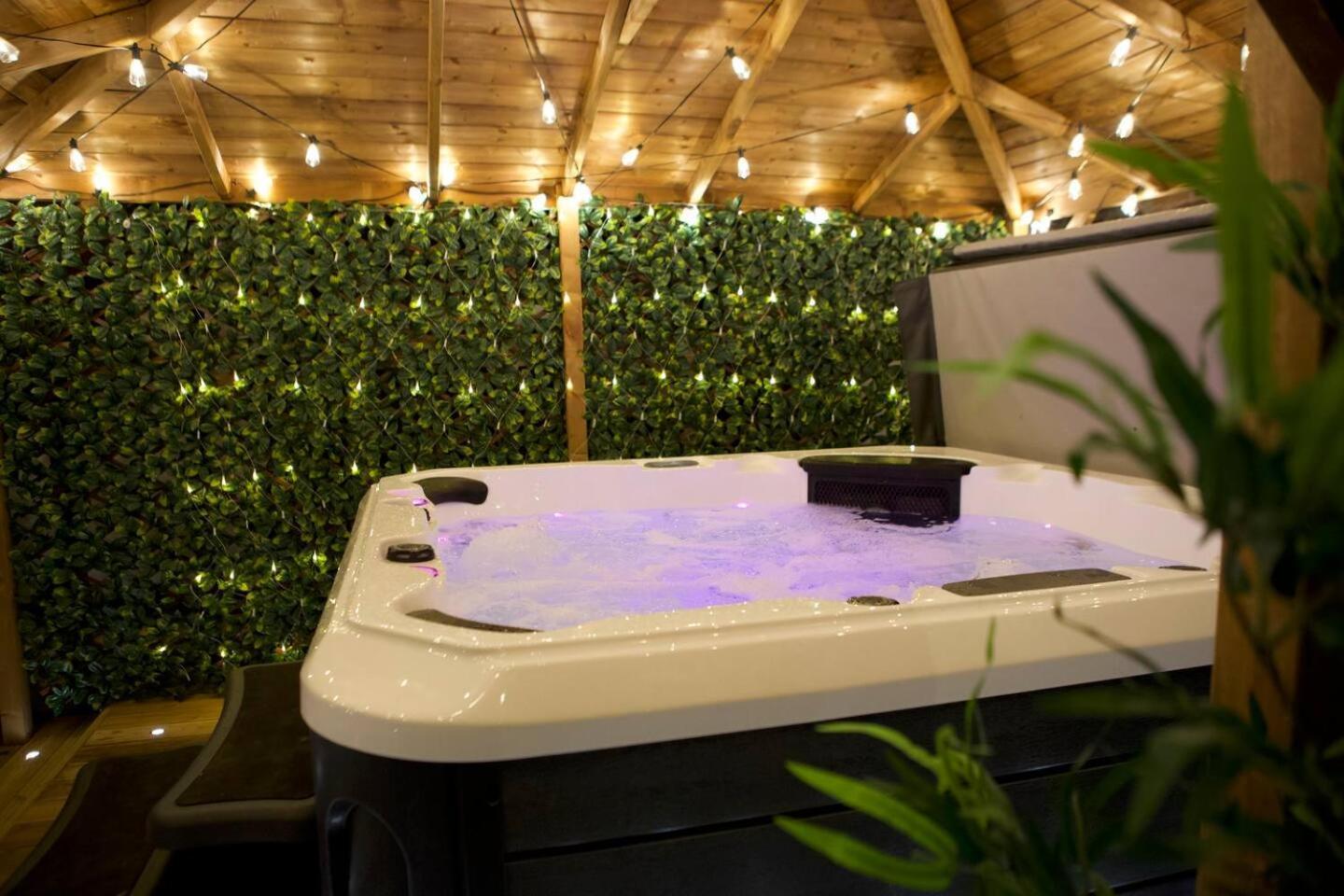 Romance On The Rows - Hot Tub City Centre Chester Exteriör bild